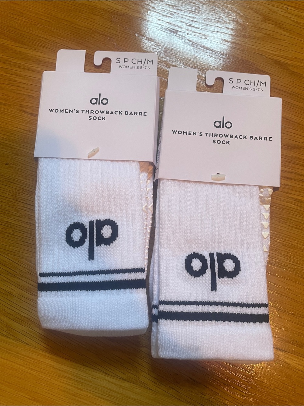 NWT New with Tags Authentic ALO Yoga Womens Throwback Barre Socks White Non-Slip